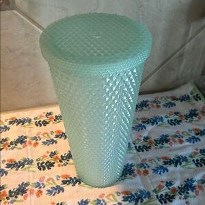 Textured Mint Green Glass Tumbler with Lid